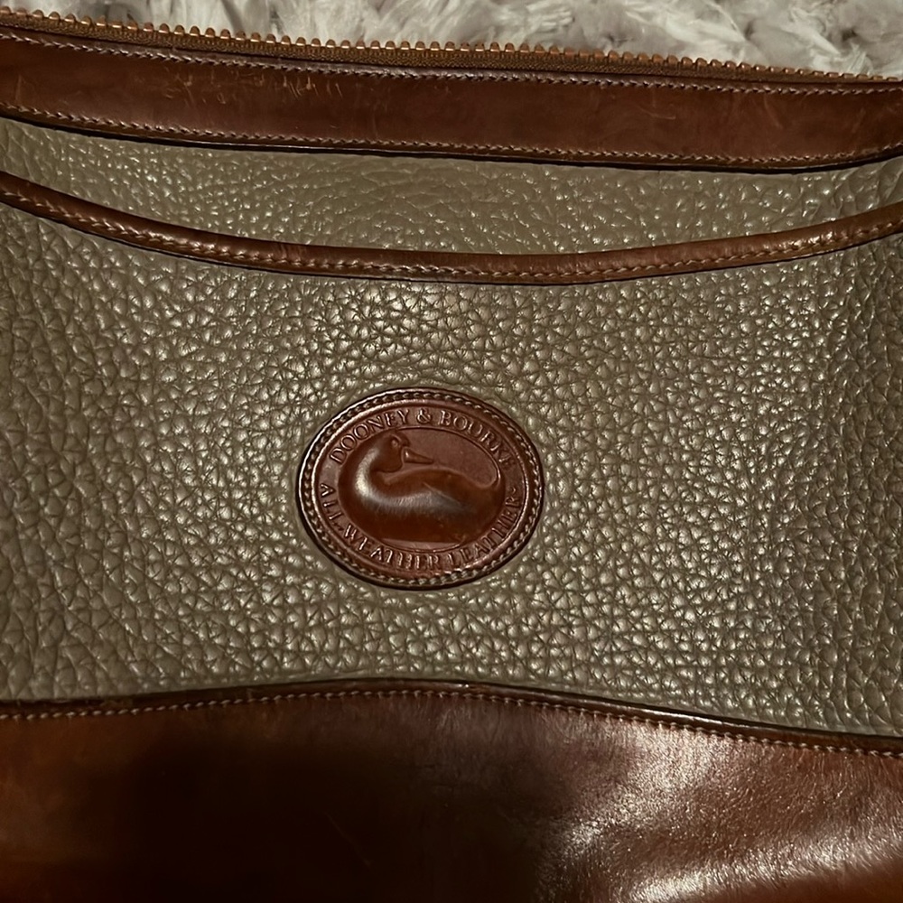 Dooney & Bourke crossbody bag very nice kept leather bag